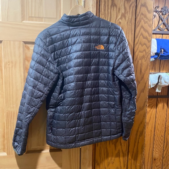 North face jacket size 14/16 for young lady - Picture 3 of 6